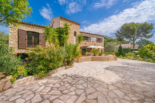 Boulouris: stylish renovated villa, ideally located 700 m from the beach and 5 minutes from the town