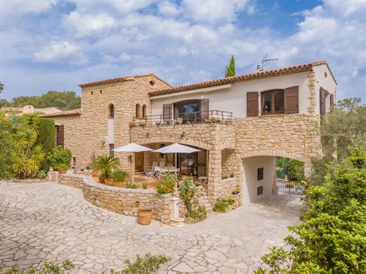 Boulouris: stylish renovated villa, ideally located 700 m from the beach and 5 minutes from the town