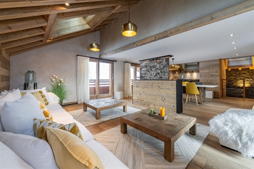 This superb duplex apartment of 128,27 m2 is located in a sought-after area of Meribel, with direct
