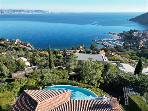 Nestled on the picturesque hillside of Theoule-sur-Mer, this enchanting Proven&iacute cal villa, ide