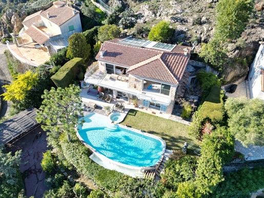 Nestled on the picturesque hillside of Theoule-sur-Mer, this enchanting Proven&iacute cal villa, ide