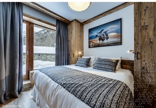 We offer for sale this new project of two elevated ski-in/ski-out apartments located in Tignes 2100.