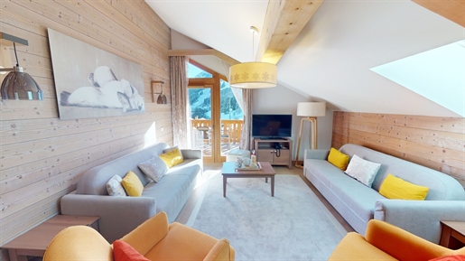 At the very heart of Meribel, in a recent residence with spa and services, come to visit this rare 3