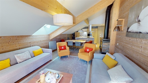 At the very heart of Meribel, in a recent residence with spa and services, come to visit this rare 3