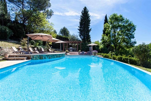 Close to the village of Valbonne in absolute peace and quiet, benefiting from open views of the surr
