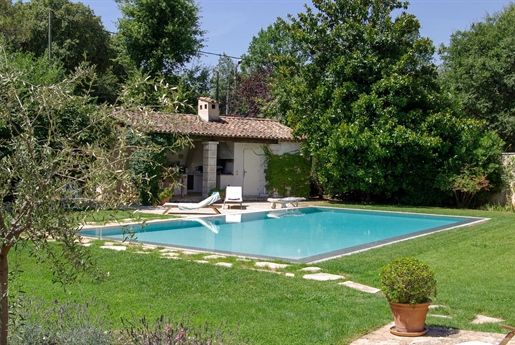 In the most sought-after area of Saint-Paul de Vence, peacefully secluded yet conveniently close to