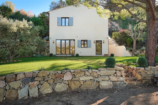 Just a stone& 039 s throw from the picturesque village of Valbonne, this contemporary, fully renovat