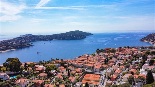 Villa on the roof with panoramic sea view - Villefranche sur mer

In the heart of a qualit
