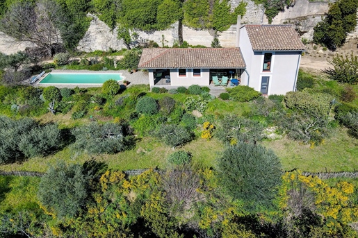 This cottage is a real treasure, ideally situated in an idyllic setting just a short walk from Uzes