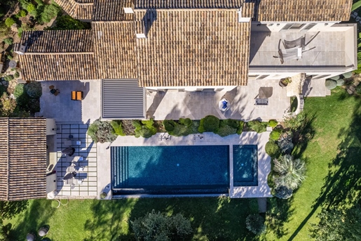 Situated in the prestigious private area of Terre Blanche, this magnificent contemporary villa, cons