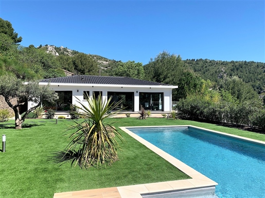 Magnificent contemporary house built in 2015, located 10 minutes from Aubagne and 25 minutes from Ai