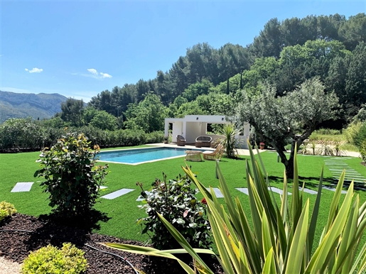 Magnificent contemporary house built in 2015, located 10 minutes from Aubagne and 25 minutes from Ai