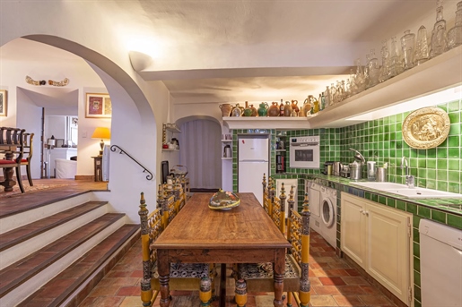 In the heart of the village of Grimaud, historic residence of about 250 m2. Renovated with beautiful