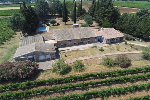 In the commune of La Motte we offer you a superb stone Mas.

A very large stone bastide of