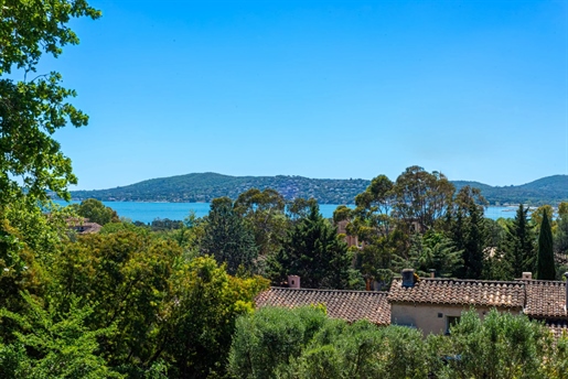 Renovated Provence-style villa of around 180m2 and 5 bedrooms, nestled away on a private enclosed pl