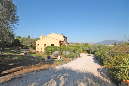 In a highly prized private, enclosed doamine, quiet and near the village, beautiful villa of the 198