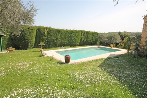 In a highly prized private, enclosed doamine, quiet and near the village, beautiful villa of the 198