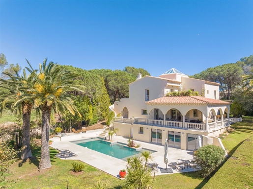 Splendid views over the greens......

Valescure: stylish and elegant villa, fully-renovate