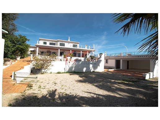 Four-Bedroom triplex detached house with pool and sea view in Loulé