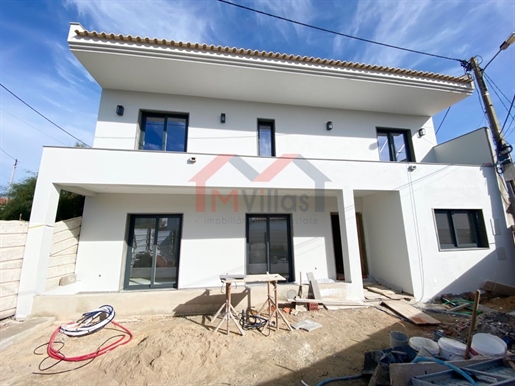 4 bedrooms villa under construction - Almancil