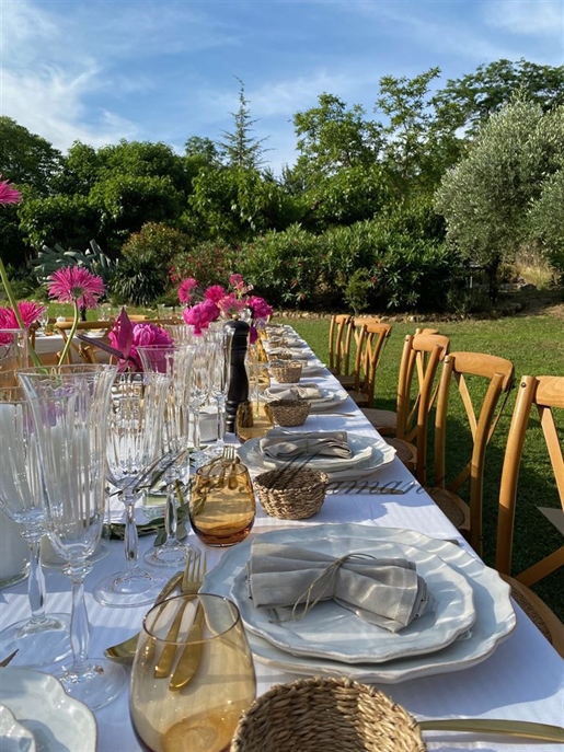 Near Uzès, quiet, real estate complex with rare charm