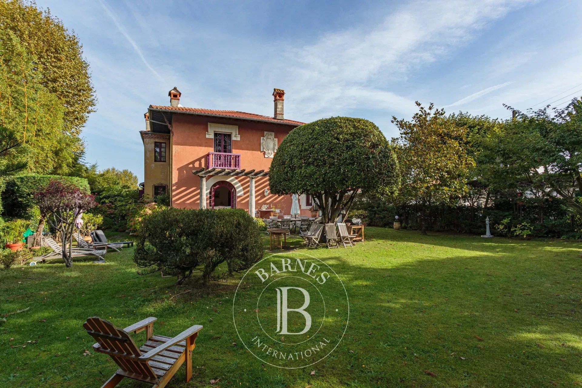 Biarritz, Very Beautiful House With Garden
