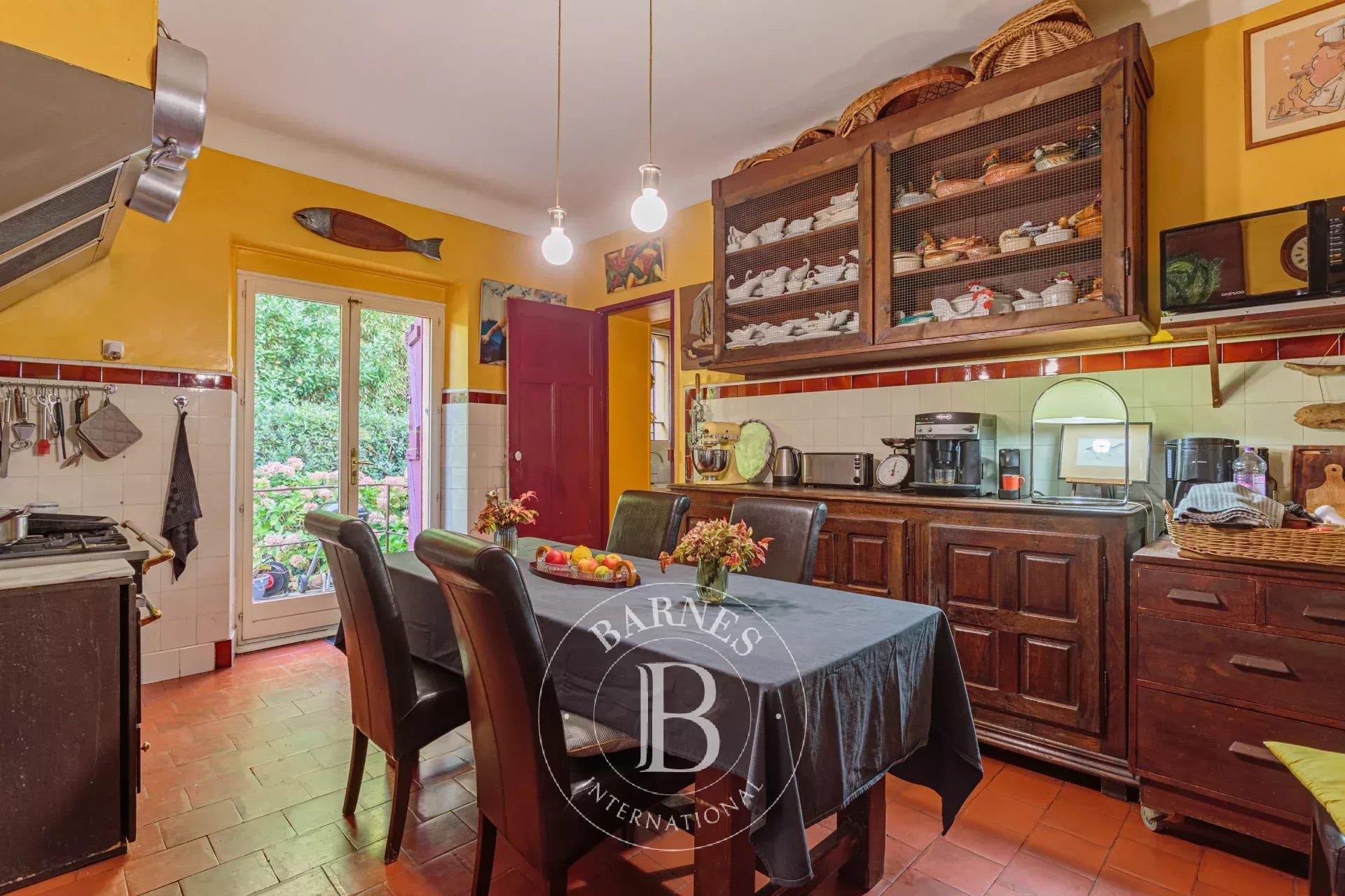 Biarritz, Very Beautiful House With Garden