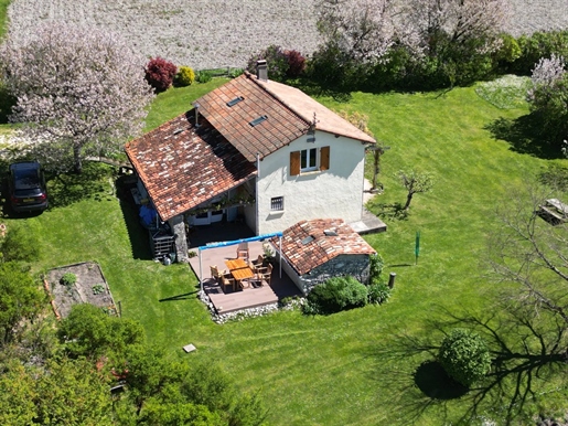 Pretty character cottage in idyllic location...The perfect mix