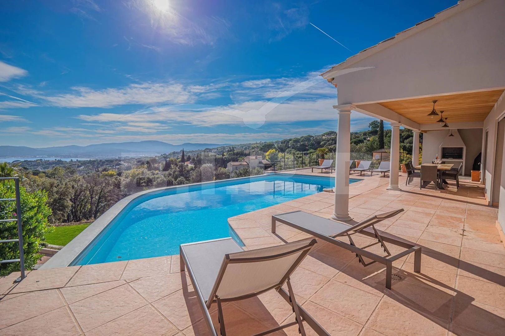 Maison à louer, 280m², Grimaud