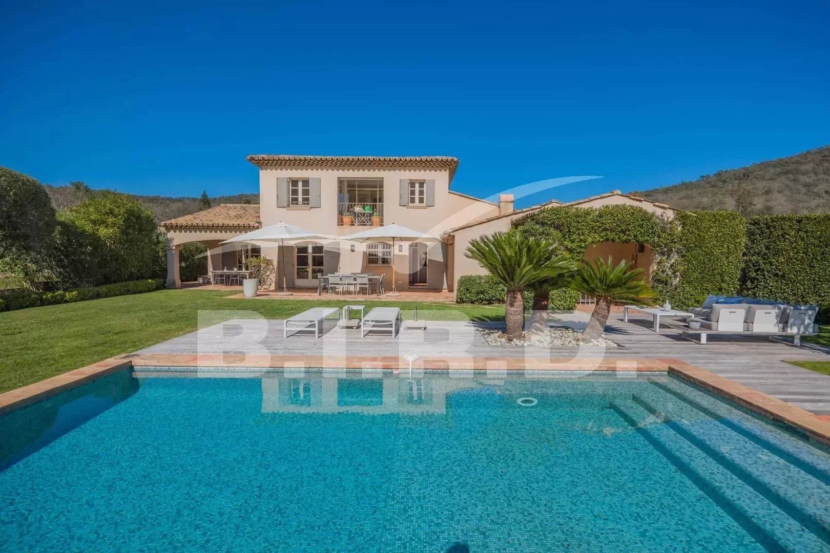 Maison à louer, 220m², Grimaud