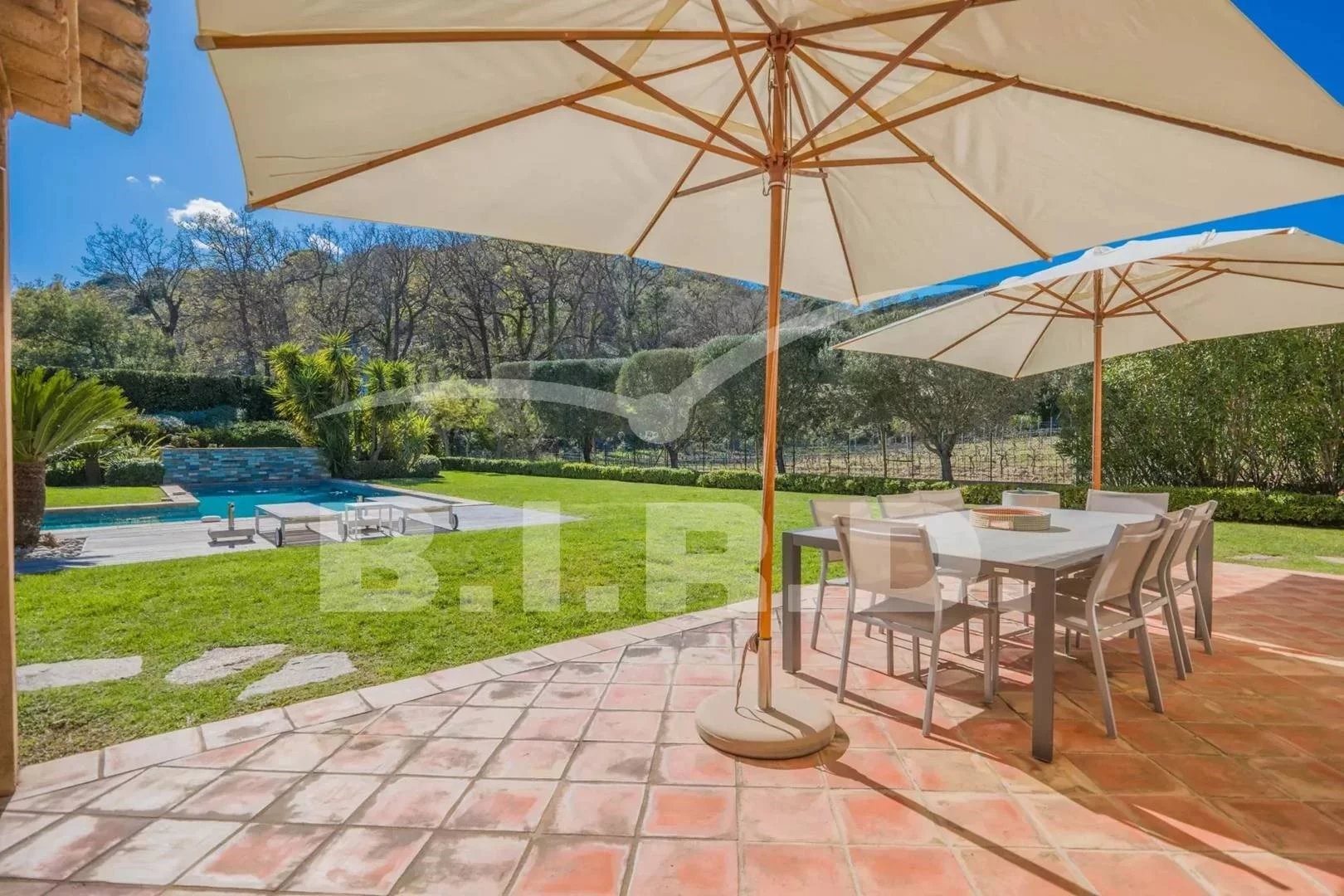 Maison à louer, 220m², Grimaud