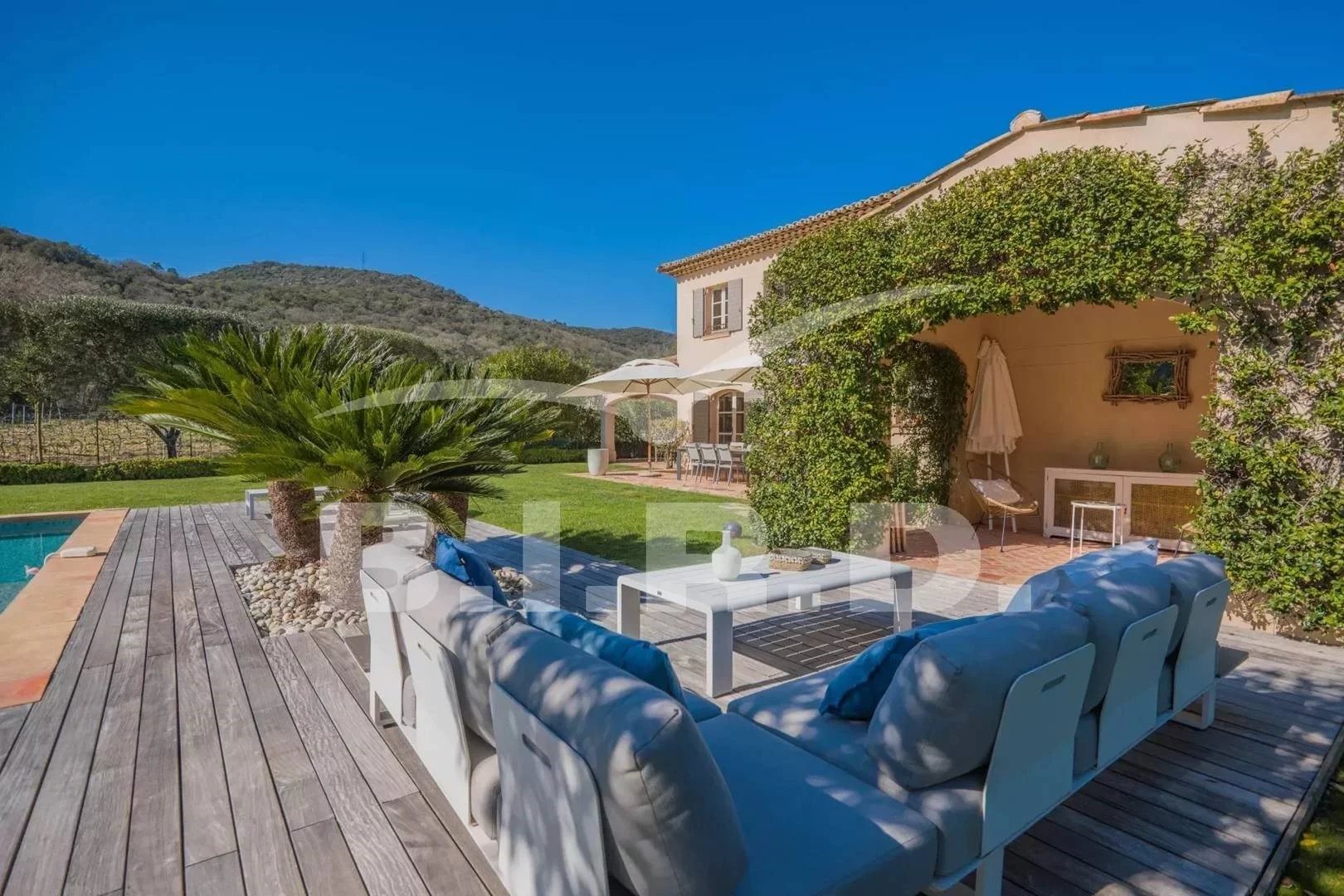 Maison à louer, 220m², Grimaud