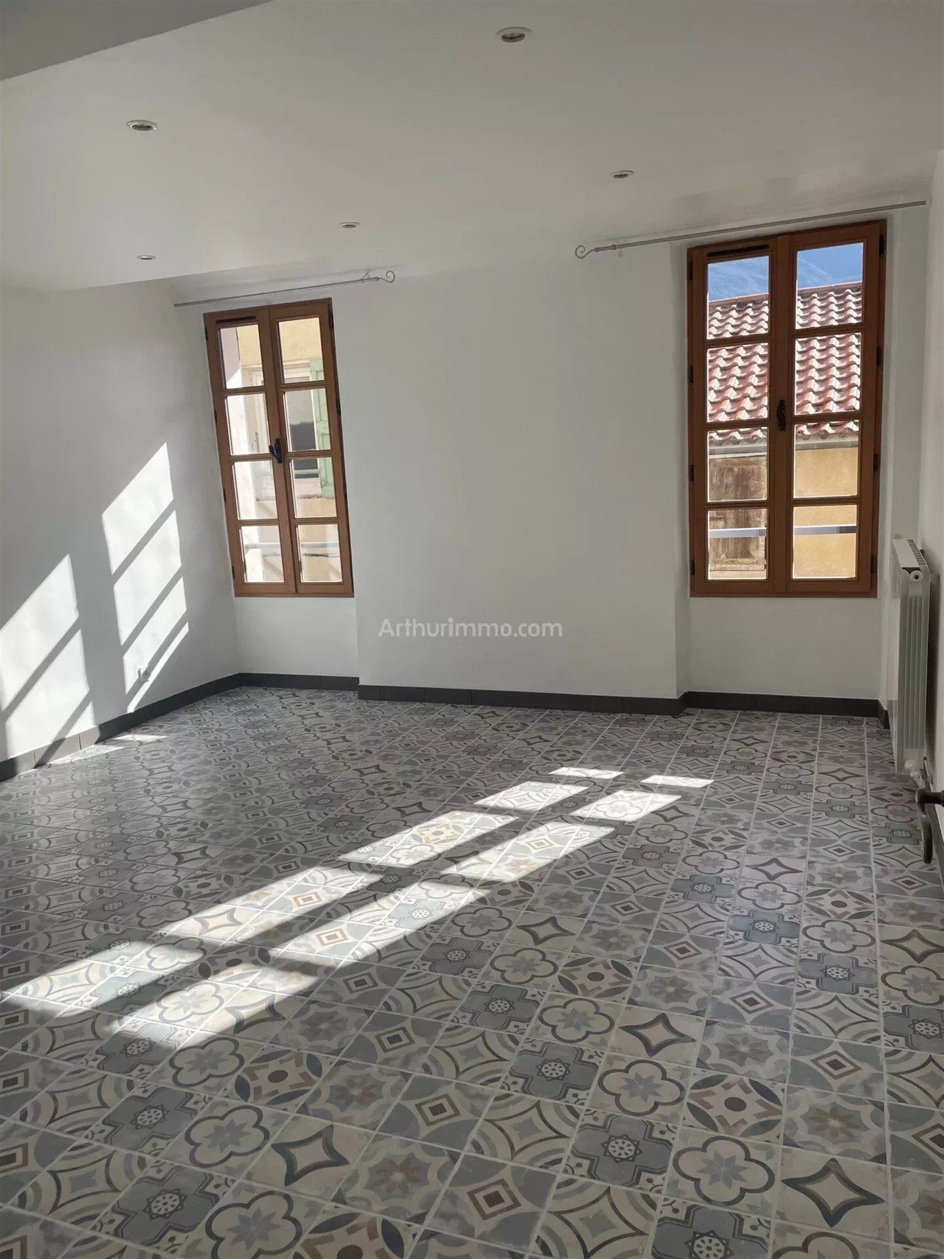 Maison à louer, 89m², Mézel