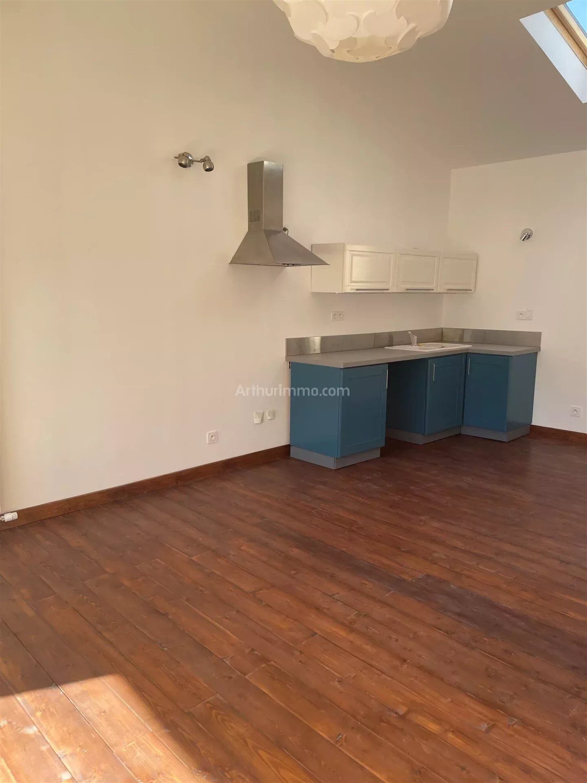 Maison à louer, 89m², Mézel