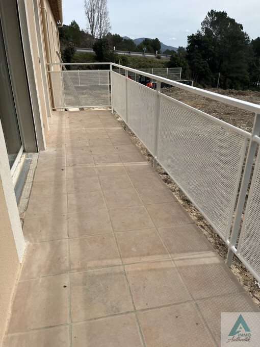 Appartement à louer, 80m², Belcodène