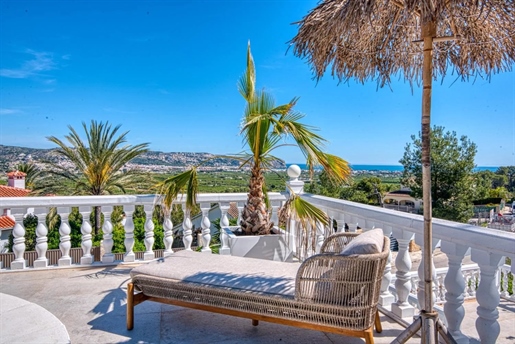 Renovated villa with views to the sea for sale in Jávea