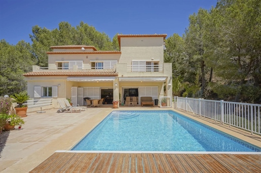 Villa con vistas panorámicas al mar y montaña en venta en Calpe