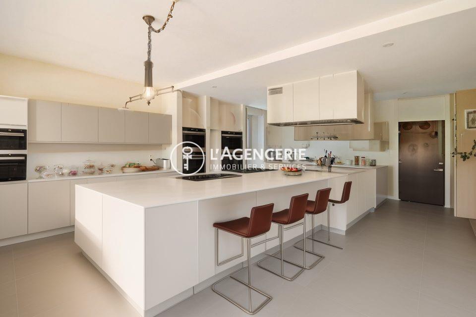 Purchase: House (81990)