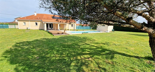 Maison contemporaine de 116 m² avec piscine et garage sur un terrain de 2 000 m²