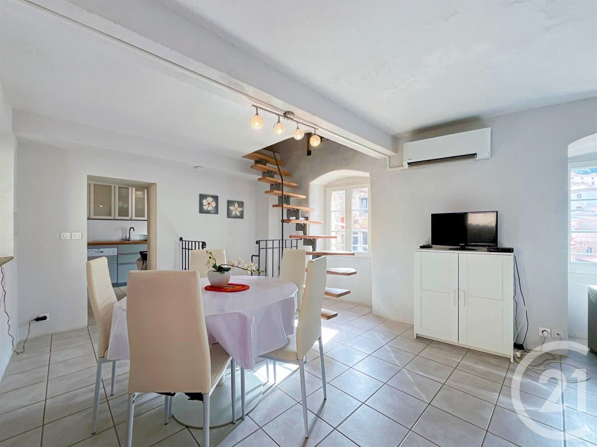 Maison à louer, 63m², Belgodère