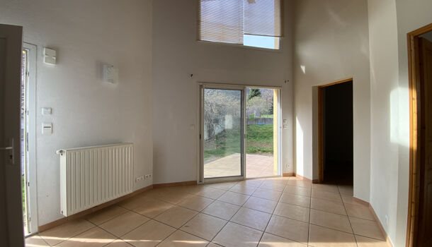 Maison à louer, 70m², Meyras