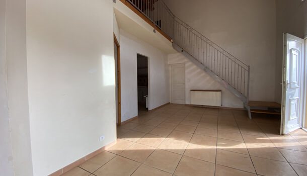 Maison à louer, 70m², Meyras