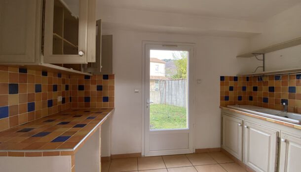 Maison à louer, 70m², Meyras
