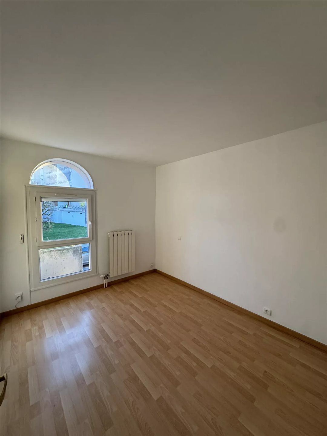 Maison à louer, 91m², Paron