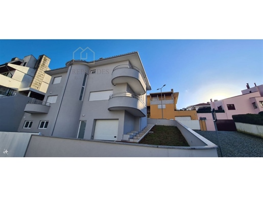 Maison individuelle rénovée de 4 chambres à vendre à Mafamude, Vila Nova de Gaia - Porto
