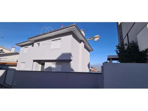 Maison individuelle rénovée de 4 chambres à vendre à Mafamude, Vila Nova de Gaia - Porto