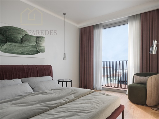 Penthouse 3 bedroom apartment to buy in downtown Porto - Top floor with swimming pool.