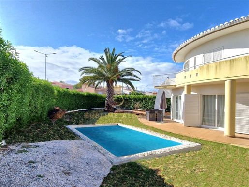 Villa de 3 chambres et deux appartements de 1 chambre, avec piscine à Lagos, Algarve, Portugal