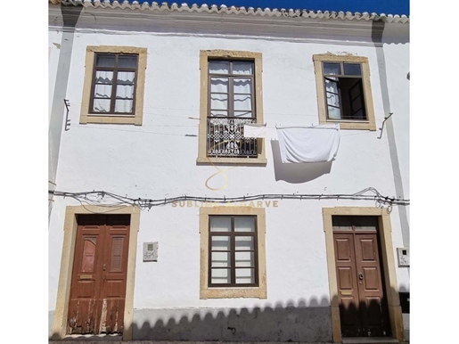 Moradia de 2 pisos no centro histórico de Lagos, Algarve, Portugal