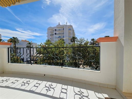 Apartamento T1 no último andar com optima exposição solar em Lagos, Algarve, Portugal